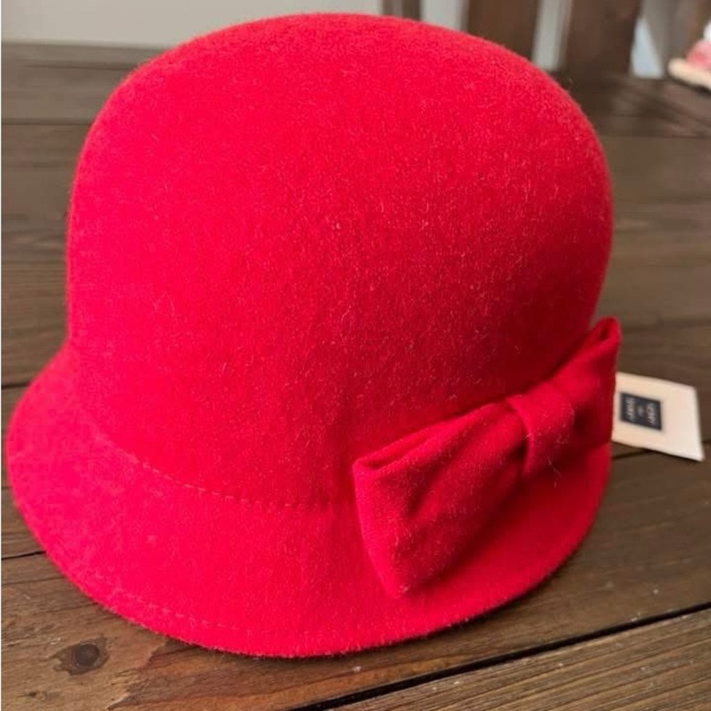 Janie & Jack NWT Red Cloche Hat with Bow! Stunning hat!